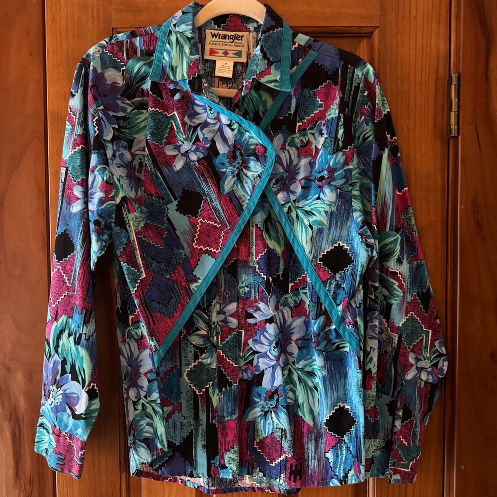 Vintage Wrangler Button Short Crossover Women’s Medium Aqua Purple Aztec Retro